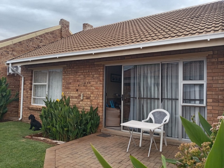 2 Bedroom Property for Sale in Langenhovenpark Free State